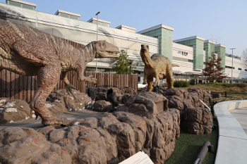 フクイサウルスとフクイラプトル