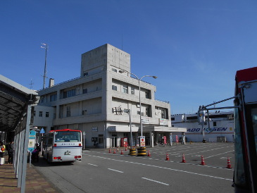 佐渡島　バスと小木港