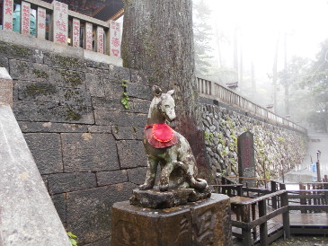 三峰神社　狼の狛犬